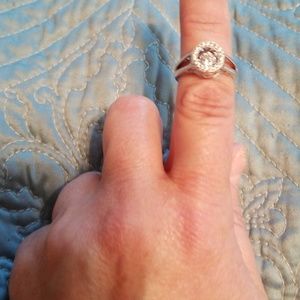 Bella luce halo dancing cz ring